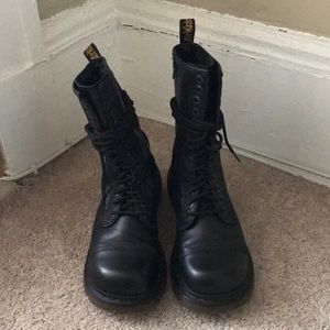Dr. Martens Miranda Boot